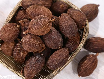 草果的食用方法 煲湯首選 草果的食用方法 煲湯首選