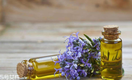 長痘痘用什么精油好 還你光滑白凈的肌膚 長痘痘用什么精油好 還你光滑白凈的肌膚