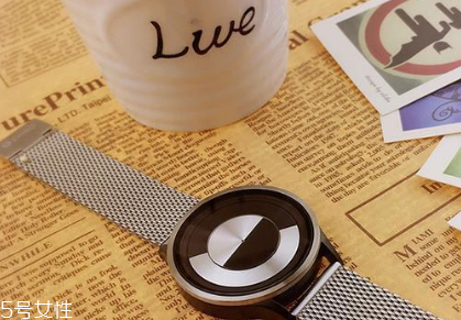 ziiiro手表怎么看時間 將整片星空戴在手上 ziiiro手表怎么看時間 將整片星空戴在手上