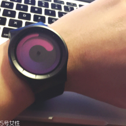 ziiiro手表怎么看時間 將整片星空戴在手上 ziiiro手表怎么看時間 將整片星空戴在手上