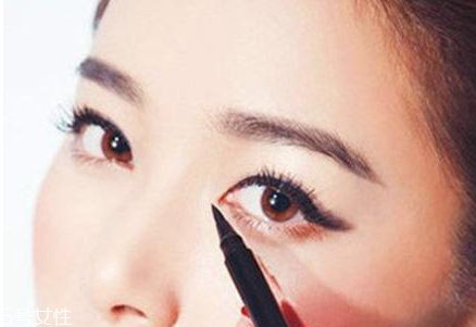 眼線筆軟毛的好還是海綿的好 眼線筆軟毛的好還是海綿的好