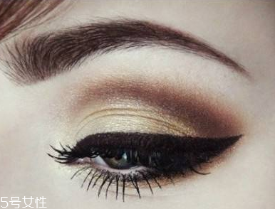 眼線筆戳進(jìn)眼里怎么辦 要趕快處理 眼線筆戳進(jìn)眼里怎么辦 要趕快處理