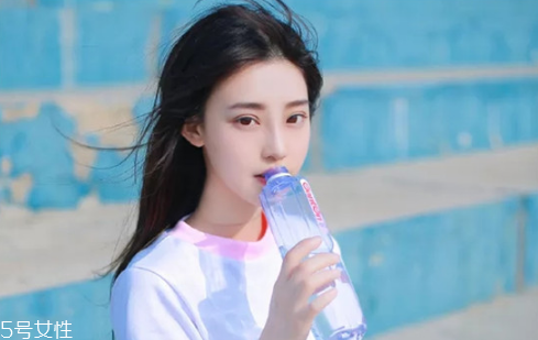 防曬霜能直接涂在臉上嗎 不要共用一支防曬霜 防曬霜能直接涂在臉上嗎 不要共用一支防曬霜