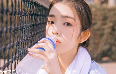 防曬霜能直接涂在臉上嗎 不要共用一支防曬霜 防曬霜能直接涂在臉上嗎 不要共用一支防曬霜