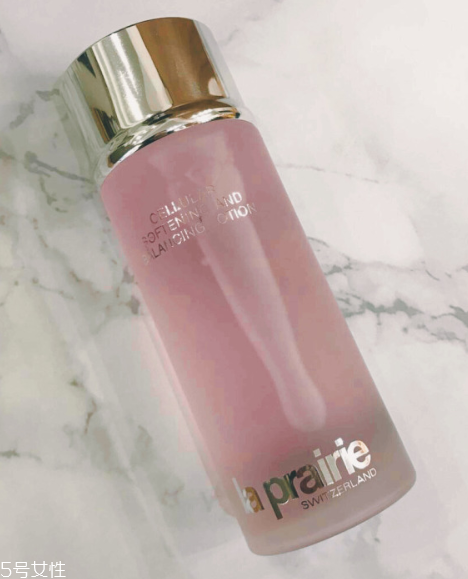 敏感肌膚適合什么平衡露 避免厚重是關(guān)鍵 敏感肌膚適合什么平衡露 避免厚重是關(guān)鍵