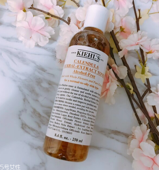 敏感肌膚適合什么平衡露 避免厚重是關(guān)鍵 敏感肌膚適合什么平衡露 避免厚重是關(guān)鍵