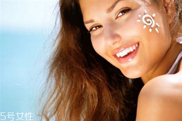 長(zhǎng)痘痘可以涂防曬霜嗎 適合痘痘肌的防曬 長(zhǎng)痘痘可以涂防曬霜嗎 適合痘痘肌的防曬