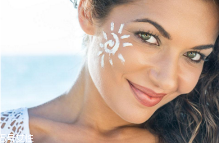 長(zhǎng)痘痘可以涂防曬霜嗎 適合痘痘肌的防曬 長(zhǎng)痘痘可以涂防曬霜嗎 適合痘痘肌的防曬