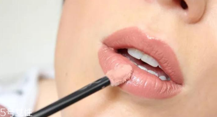 唇線筆什么顏色最好看 雙唇漂亮動人有技巧 唇線筆什么顏色最好看 雙唇漂亮動人有技巧