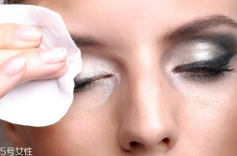 卸妝會傷害皮膚嗎 4個技巧擺脫皺紋松弛 卸妝會傷害皮膚嗎 4個技巧擺脫皺紋松弛