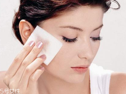 卸妝會傷害皮膚嗎 4個技巧擺脫皺紋松弛 卸妝會傷害皮膚嗎 4個技巧擺脫皺紋松弛