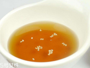 芝麻油的營(yíng)養(yǎng)成分很多 芝麻油的營(yíng)養(yǎng)成分很多
