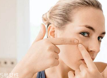 粉刺痘痘用什么爽膚水好 還你光滑小臉蛋 粉刺痘痘用什么爽膚水好 還你光滑小臉蛋