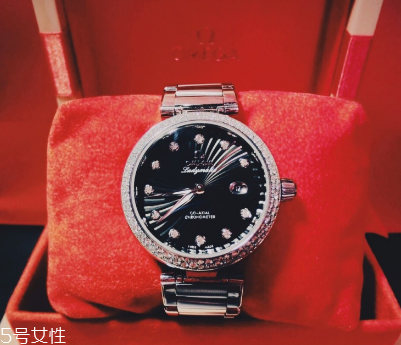 機械表放多久不戴會停 存放要注意 機械表放多久不戴會停 存放要注意