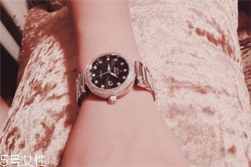 機械表放多久不戴會停 存放要注意 機械表放多久不戴會停 存放要注意