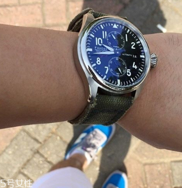 機(jī)械表和電子表的區(qū)別 這幾點很關(guān)鍵 機(jī)械表和電子表的區(qū)別 這幾點很關(guān)鍵