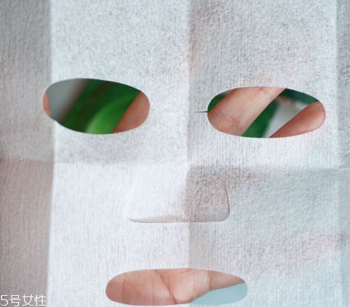 固態(tài)面膜怎么用 要用純凈水浸泡哦 固態(tài)面膜怎么用 要用純凈水浸泡哦