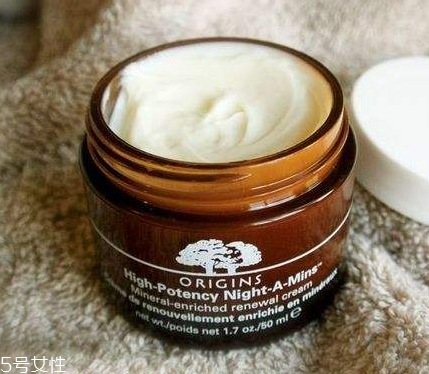 25歲以下用什么面霜好 避免營養(yǎng)過于豐富 25歲以下用什么面霜好 避免營養(yǎng)過于豐富