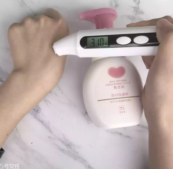 cow洗面奶和肌研極潤(rùn)洗面奶哪個(gè)好 2大日本泡沫潔面pk cow洗面奶和肌研極潤(rùn)洗面奶哪個(gè)好 2大日本泡沫潔面pk