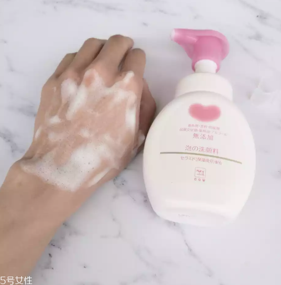 cow洗面奶和肌研極潤(rùn)洗面奶哪個(gè)好 2大日本泡沫潔面pk cow洗面奶和肌研極潤(rùn)洗面奶哪個(gè)好 2大日本泡沫潔面pk