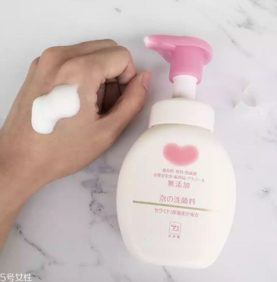 cow洗面奶和肌研極潤(rùn)洗面奶哪個(gè)好 2大日本泡沫潔面pk cow洗面奶和肌研極潤(rùn)洗面奶哪個(gè)好 2大日本泡沫潔面pk