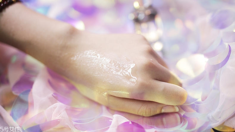 潤百顏精華液好用嗎 適合夏天的深水炸彈 潤百顏精華液好用嗎 適合夏天的深水炸彈