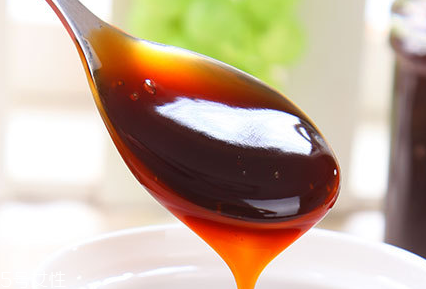 蠔油和醬油的區(qū)別 制作原料不同 蠔油和醬油的區(qū)別 制作原料不同