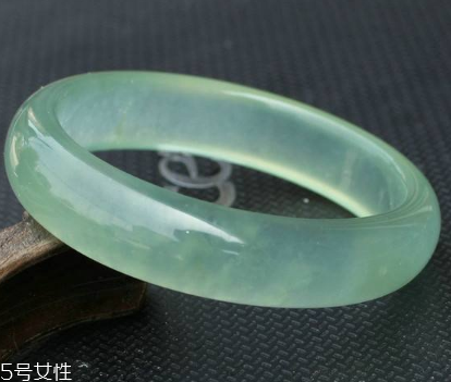 藍(lán)田玉產(chǎn)地是哪里 最適合女性戴的手鐲 藍(lán)田玉產(chǎn)地是哪里 最適合女性戴的手鐲