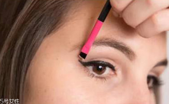 愛茉莉遮瑕膏怎么看真假 4個(gè)細(xì)節(jié)讓假貨現(xiàn)原形 愛茉莉遮瑕膏怎么看真假 4個(gè)細(xì)節(jié)讓假貨現(xiàn)原形