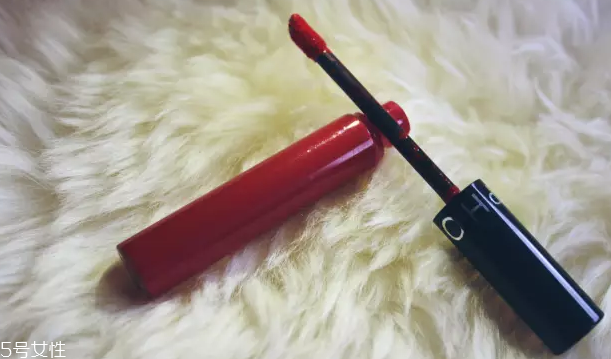 啞光唇釉適合什么人 這種唇釉很挑人 啞光唇釉適合什么人 這種唇釉很挑人