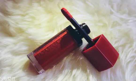 啞光唇釉適合什么人 這種唇釉很挑人 啞光唇釉適合什么人 這種唇釉很挑人