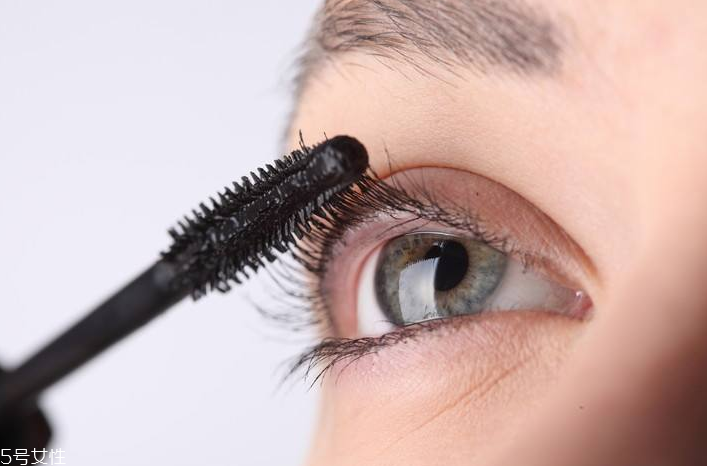 濃密型睫毛膏怎么刷最好 刷法有訣竅 濃密型睫毛膏怎么刷最好 刷法有訣竅