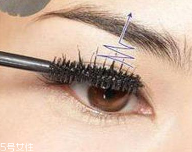 濃密型睫毛膏怎么刷最好 刷法有訣竅 濃密型睫毛膏怎么刷最好 刷法有訣竅