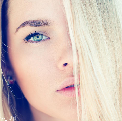 紋眉和雕眉的區(qū)別 區(qū)別在這里 紋眉和雕眉的區(qū)別 區(qū)別在這里