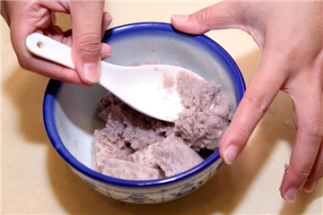 芋泥的做法步驟圖解 芋泥好口感的訣竅 芋泥的做法步驟圖解 芋泥好口感的訣竅