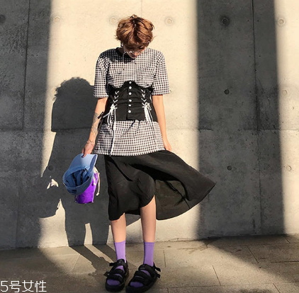 如何搭配衣服顯瘦 視覺上瘦一圈 如何搭配衣服顯瘦 視覺上瘦一圈