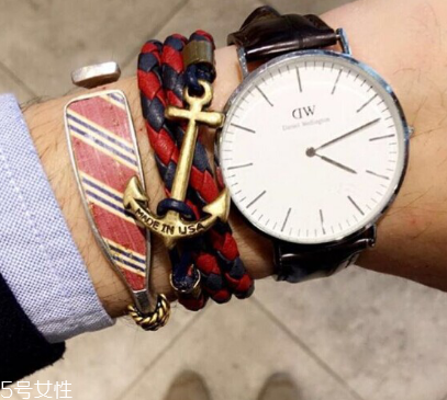 kjp手鏈怎么繞 時(shí)髦混搭新技巧 kjp手鏈怎么繞 時(shí)髦混搭新技巧