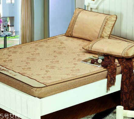 涼席下面要鋪床單嗎 看個人習慣 涼席下面要鋪床單嗎 看個人習慣