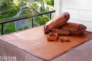 涼席下面要鋪床單嗎 看個人習慣 涼席下面要鋪床單嗎 看個人習慣