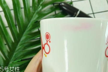 魅可口紅沾杯嗎 為大家測測mac沾杯情況 魅可口紅沾杯嗎 為大家測測mac沾杯情況