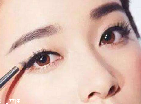 美瞳線不上色怎么辦 這樣可以補(bǔ)救 美瞳線不上色怎么辦 這樣可以補(bǔ)救