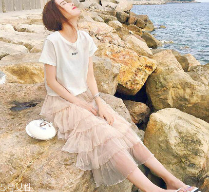 網(wǎng)紗半身裙搭配圖片 清涼夏日的朦朧美 網(wǎng)紗半身裙搭配圖片 清涼夏日的朦朧美