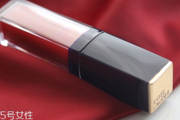 雅詩蘭黛全新傾慕唇釉全部試色 全都找不到替代色 雅詩蘭黛全新傾慕唇釉全部試色 全都找不到替代色