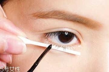 下睫毛一定要刷嗎 睫毛精女孩鍛造術(shù) 下睫毛一定要刷嗎 睫毛精女孩鍛造術(shù)