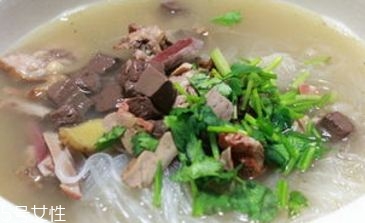 鴨血粉絲湯是怎么做的 八個(gè)詳細(xì)步驟教給你