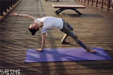 瑜伽服可以機洗嗎 看服裝標簽 瑜伽服可以機洗嗎 看服裝標簽