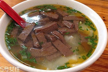 鴨血粉絲湯的配料搭配有哪些 鴨血粉絲湯的配料搭配有哪些