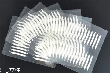 長期用假睫毛雙眼皮貼的危害 適當減少佩戴時間 長期用假睫毛雙眼皮貼的危害 適當減少佩戴時間