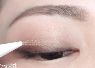 蕾絲雙眼皮貼怎么用 貼法不當(dāng)效果大打折扣 蕾絲雙眼皮貼怎么用 貼法不當(dāng)效果大打折扣