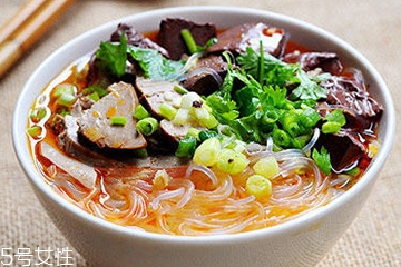 鴨血粉絲湯里的粉絲對身體有好處 鴨血粉絲湯里的粉絲對身體有好處